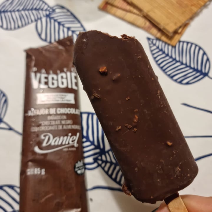 photo of Daniel Helados palito helado alfajor de chocolate con almendras shared by @josegalli on  19 Sep 2022 - review