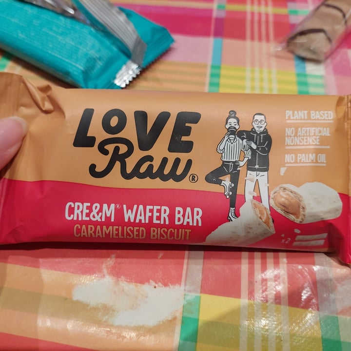review photo of LoveRaw Caramelised Biscuit Cream Wafer Bar shared by @aryahummel on 02 Oct 2022 - review