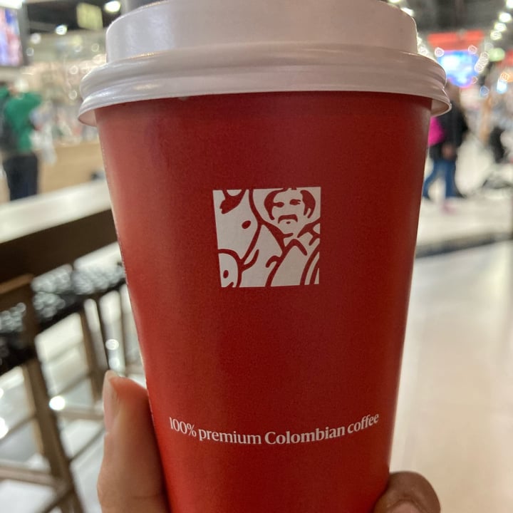 photo of Juan Valdez Café cafe con leche shared by @camisuarezc on  18 Jun 2022 - review