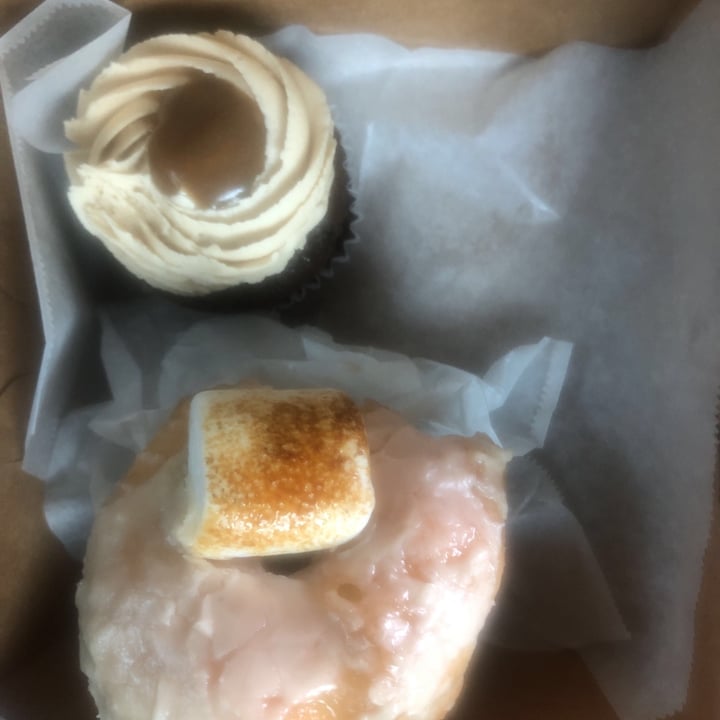review photo of Sweet Theory Baking Co. Donuts shared by @blackgrlveganism on 26 Jun 2021 - review