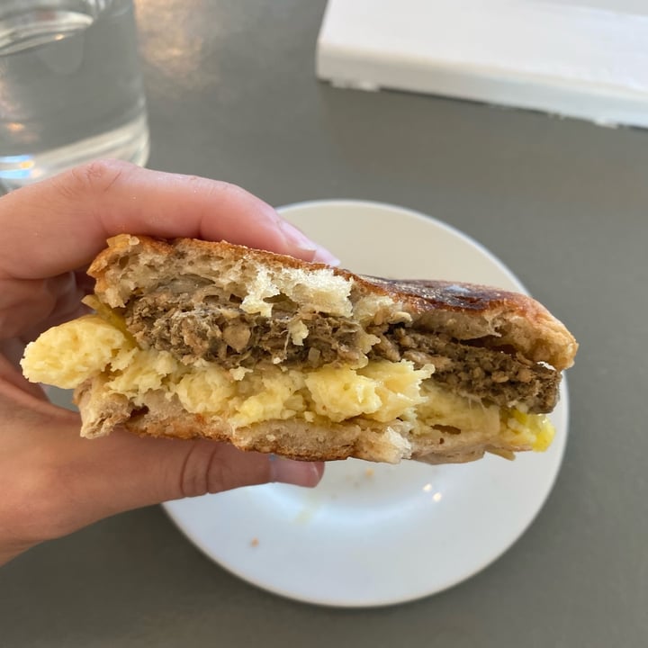 photo of Field Roast Classic style sausage egg cheese breakfast sandwich shared by @curvycarbivore on  26 Sep 2022 - review