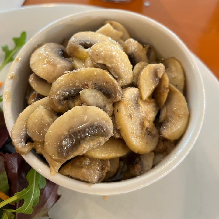 photo of Minshull’s Garlic Mushrooms shared by @vegmart404 on  30 May 2022 - review