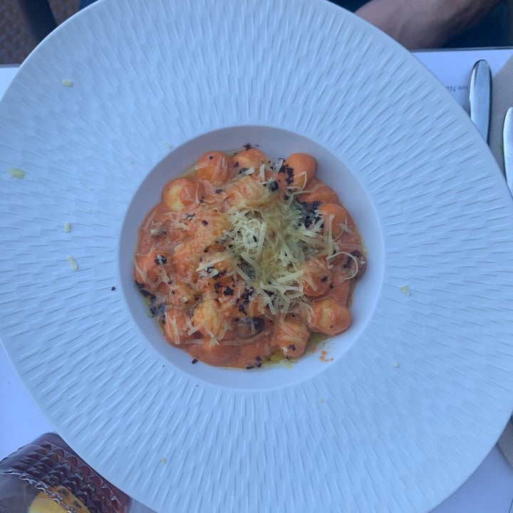 photo of Essenza Love Natural Food GnoCchi al pesto di pomodori secchi, anacardi, olive taggiasche e gondino shared by @violetsandford on  29 Aug 2022 - review