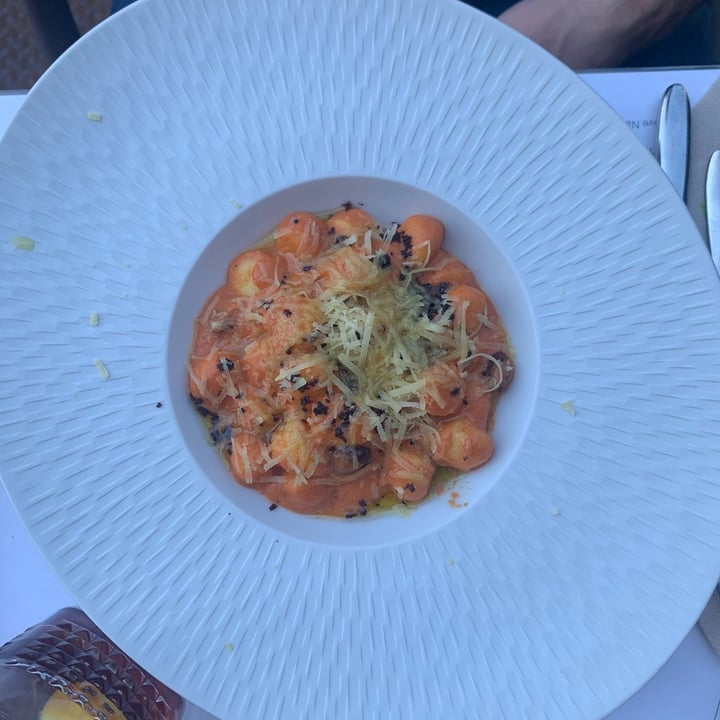 review photo of Essenza Love Natural Food GnoCchi al pesto di pomodori secchi, anacardi, olive taggiasche e gondino shared by @violetsandford on 29 Aug 2022 - review