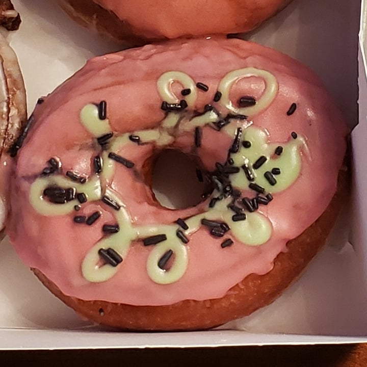 photo of Crave Doughnuts Watermelon Punch shared by @all1za on  30 Aug 2021 - review