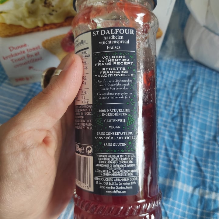 review photo of St. Dalfour morango shared by @pellisser on 17 May 2022 - review
