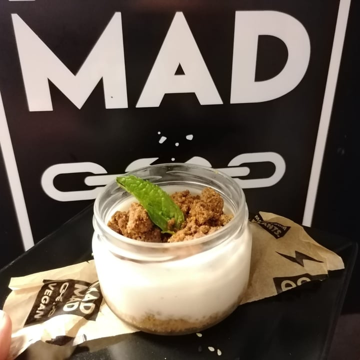 photo of Mad Mad Vegan Cookies and cream shared by @sandoralosmios on  13 Jul 2020 - review