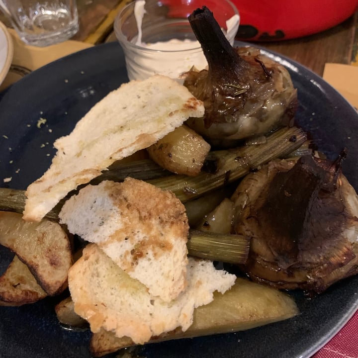photo of La Mi Mama Cuore di carciofo con patate rosolate, briciole all’origano e maionese al timo e limone shared by @ilmondodilau on  19 Apr 2022 - review