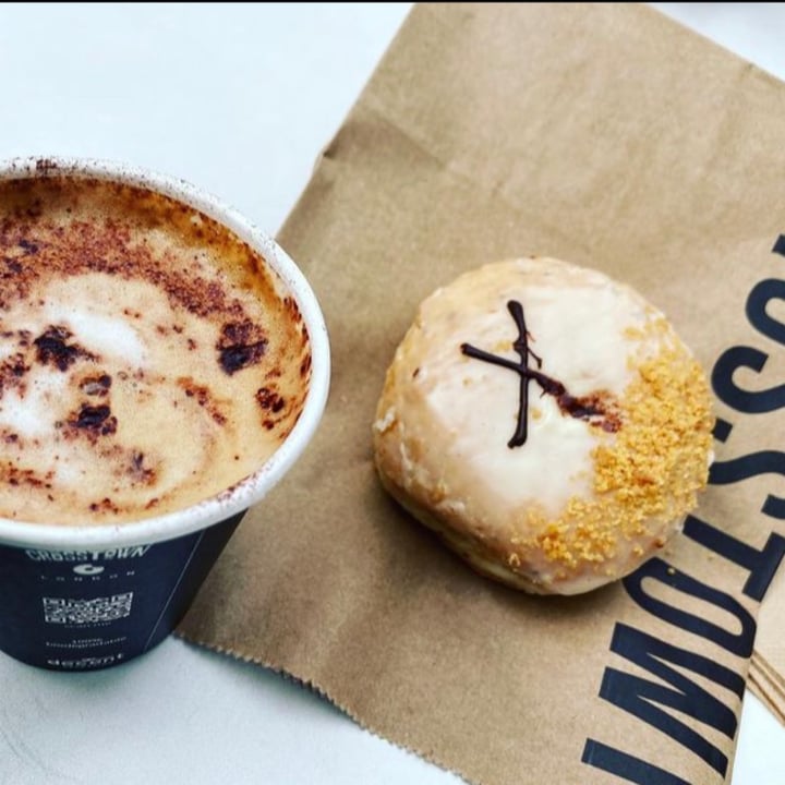photo of Crosstown Marylebone - Vegan Doughnuts & Coffee Oat Milk Latte shared by @criiiiiiii on  19 Apr 2022 - review