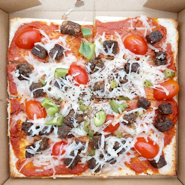 photo of nomVnom Tai Seng Cheezy Omnimeat Pizza shared by @herbimetal on  25 May 2021 - review