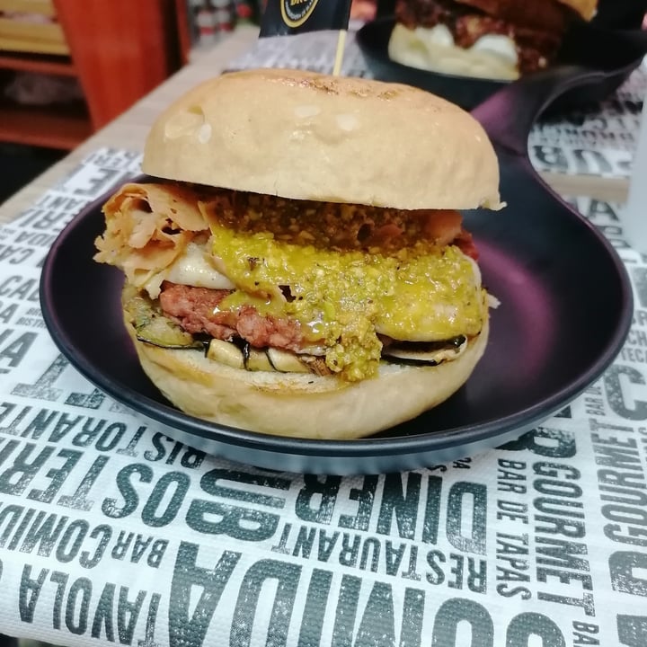 photo of Burger's bro' Brontolo veg shared by @arly99 on  02 Dec 2022 - review