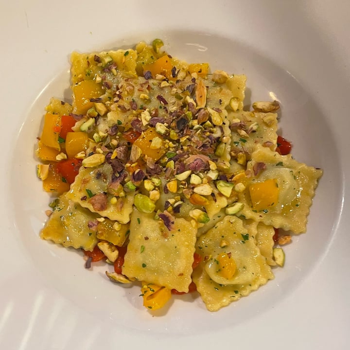 photo of Ristorante Vegano Biologico La Lanterna ravioli con pistacchio shared by @lassetiereleben on  29 Jun 2022 - review