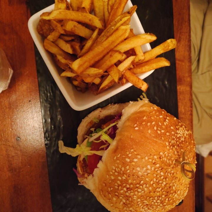 photo of Végét'Halles Burger Vegét'Halles shared by @queeervegan on  28 Jul 2022 - review