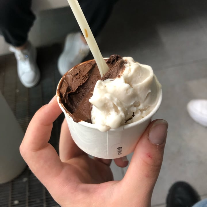 photo of Gelateria Artigianale - Yogurteria Cioccolato fondente e mandorla shared by @paoladicembrino on  30 May 2022 - review