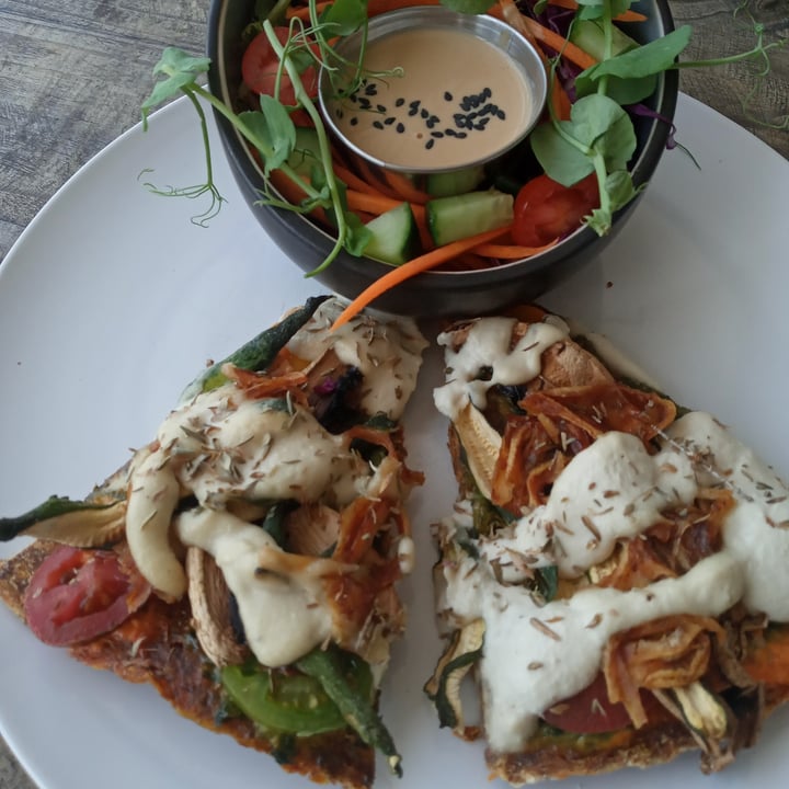 photo of Valeo Wholefoods Cafe Pesto And Mushroom Raw Pizza shared by @fruitfulfig on  08 Dec 2020 - review