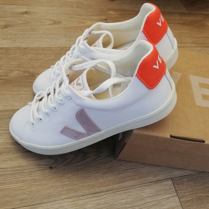 photo of Veja Esplar SE Canvas Sneaker in White, Babe, and Orange shared by @mareikeks on  08 Apr 2022 - review