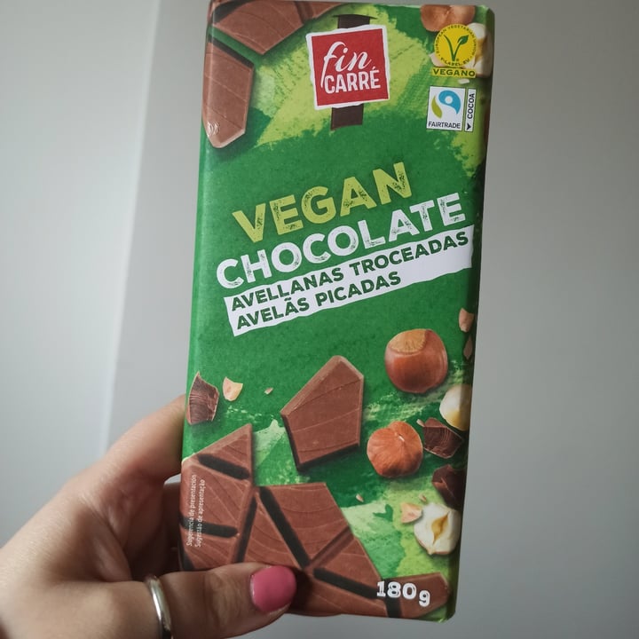 review photo of Fin Carré Chocolate con avellanas troceadas shared by @rebbbsacco on 29 Mar 2022 - review