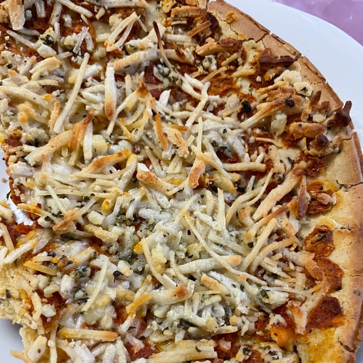 photo of Daiya Vegetable crust pizza, Italian Herb shared by @liliwaldo on  27 Apr 2022 - review