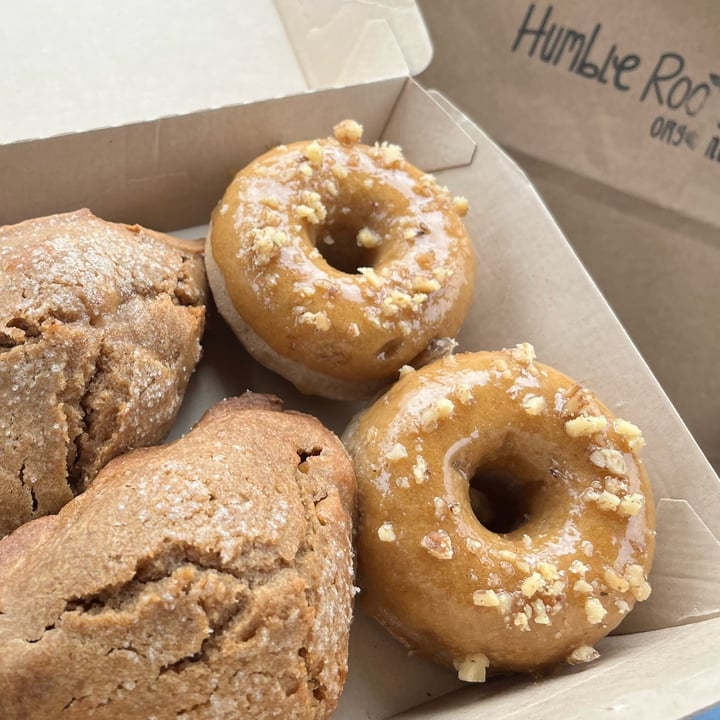 photo of Humble Roots Organic caramel apple donut shared by @mrsbubsmith on  25 Sep 2022 - review