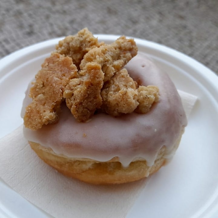 photo of Scoop 'n Dough Apple Crumble donut shared by @bernardorebelo on  14 Nov 2021 - review