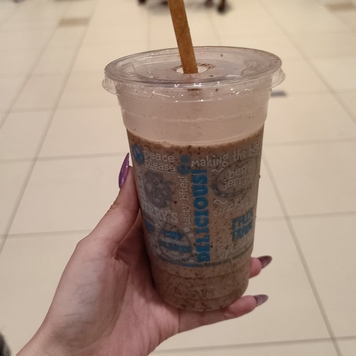 photo of Ben & Jerry’s Cold Brew Coffee Fudge Chip Milkshake shared by @yesse1744 on  14 Nov 2021 - review