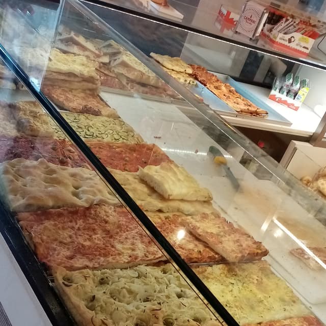Photo of the dish “focaccia con patate e rosmarino”