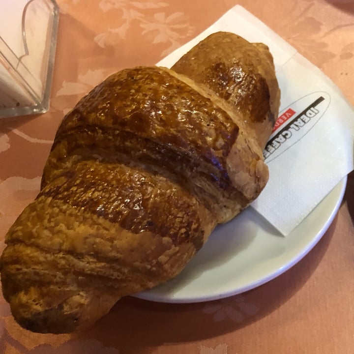 photo of Italia Croissant vuoto shared by @al25 on  29 Dec 2021 - review