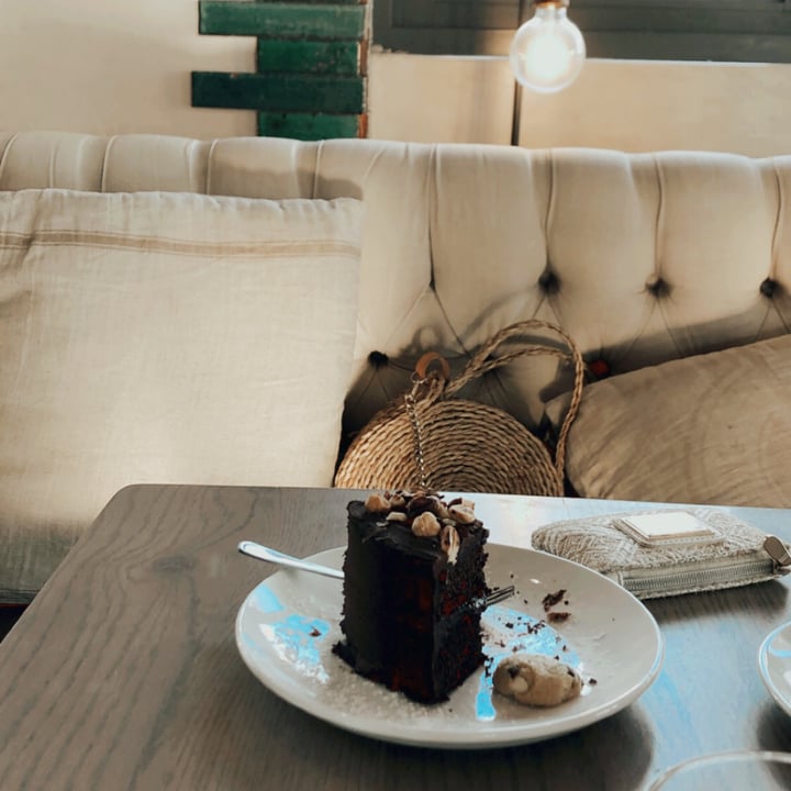 photo of Doppio Zero Bedfordview Vegan Chocolate Cake shared by @domwestphal on  20 Oct 2020 - review