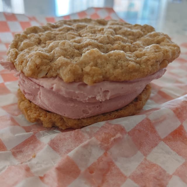 Photo of the dish “Strawberry Crumble Ice Cream Sandwich”