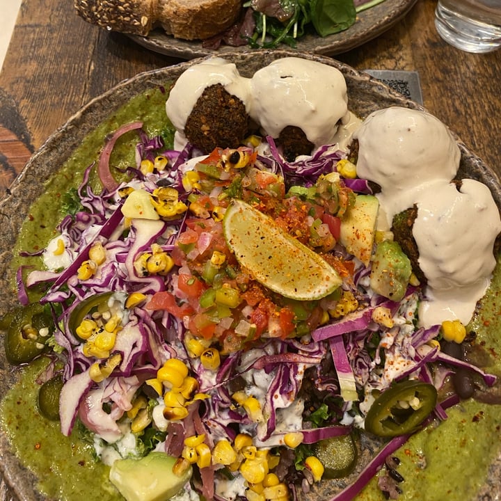 photo of honest greens Gran Via Latin Lover With Extra Falafel shared by @goudieeiduog on  06 Oct 2022 - review