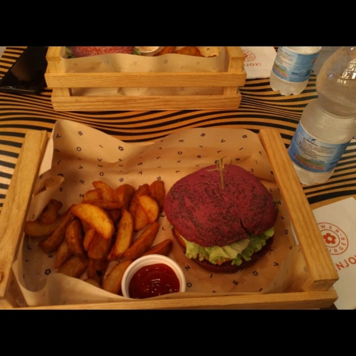 photo of Flower Burger Cheesy Cecio shared by @vvalvvall on  31 Mar 2022 - review