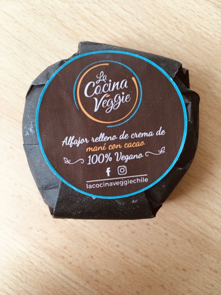 photo of La Cocina Veggie Alfajor Relleno de Crema de Maní con Cacao shared by @lacatface on  24 Feb 2020 - review