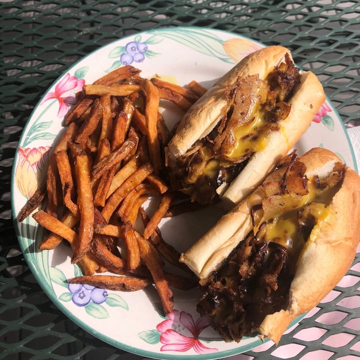 review photo of Triangle Tavern Vegan Cheese Steak shared by @jrororo on 28 Sep 2020 - review