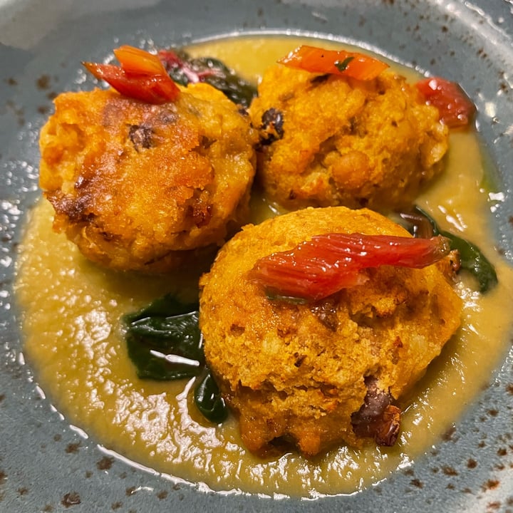 review photo of Il Rovescio Falafel Mediterraneo Su Crema Di Porri E Bietole Marinate shared by @emaveg on 29 Nov 2021 - review