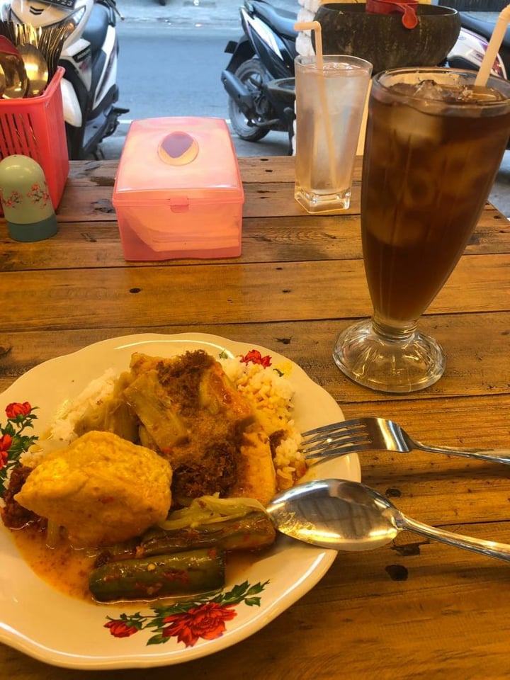 review photo of Warung Nona Manis Nasi Campur shared by @balimunich on 25 Jun 2019 - review