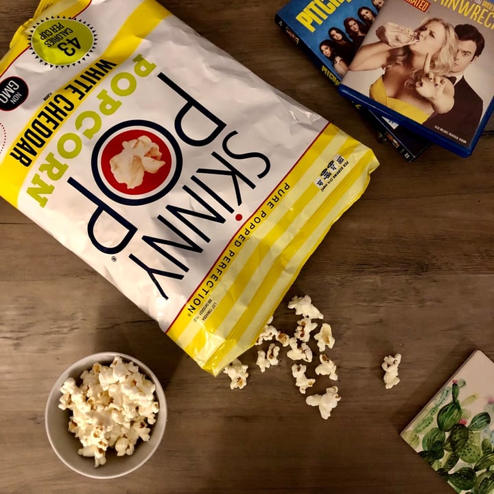 photo of Skinny Pop White Cheddar Flavour Popcorn shared by @alexanicole on  04 Jan 2021 - review