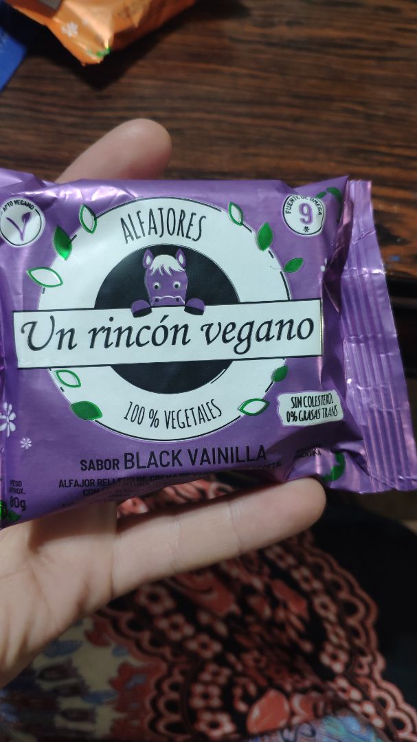 photo of Un Rincón Vegano Alfajor Black Vainilla shared by @ayemartinez on  16 Feb 2020 - review