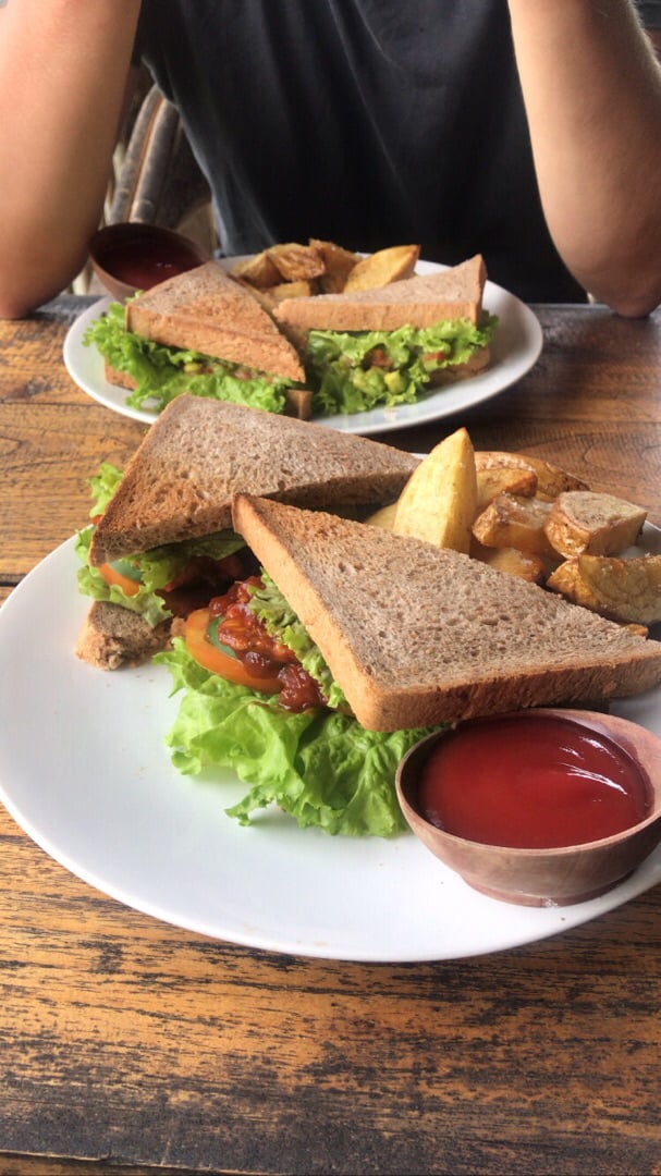 review photo of Vegan Soul Kitchen Tempeh sandwich shared by @yolcsita on 07 Mar 2020 - review