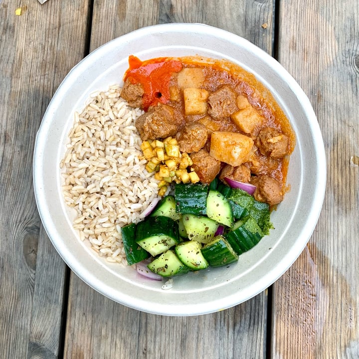photo of Bombay Sandwich Co. Chicken Curry Bowl Brown Rice shared by @riceball on  31 Dec 2021 - review