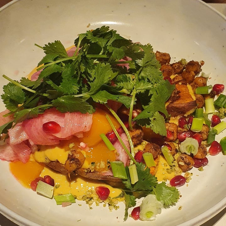 photo of Vegan Restoran V Oven baked sweet potato with little spicy orange flavoured tempeh and
mango-tahini sauce shared by @sirilin on  03 May 2022 - review