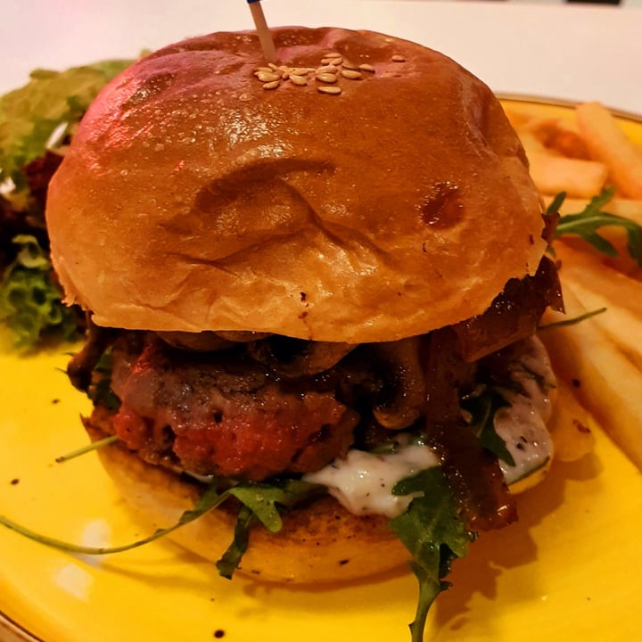 photo of Privé Wheelock Plant-Based Truffled Mushroom Swiss Burger shared by @ravi-gopalan on  14 Feb 2021 - review