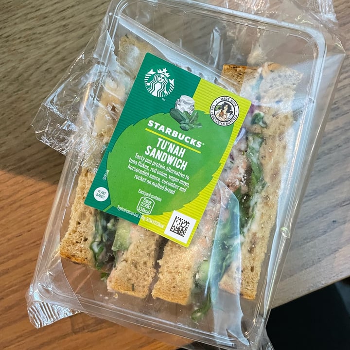 photo of Starbucks Coffee tu’nah sandwhich shared by @callyjoart on  28 Apr 2022 - review