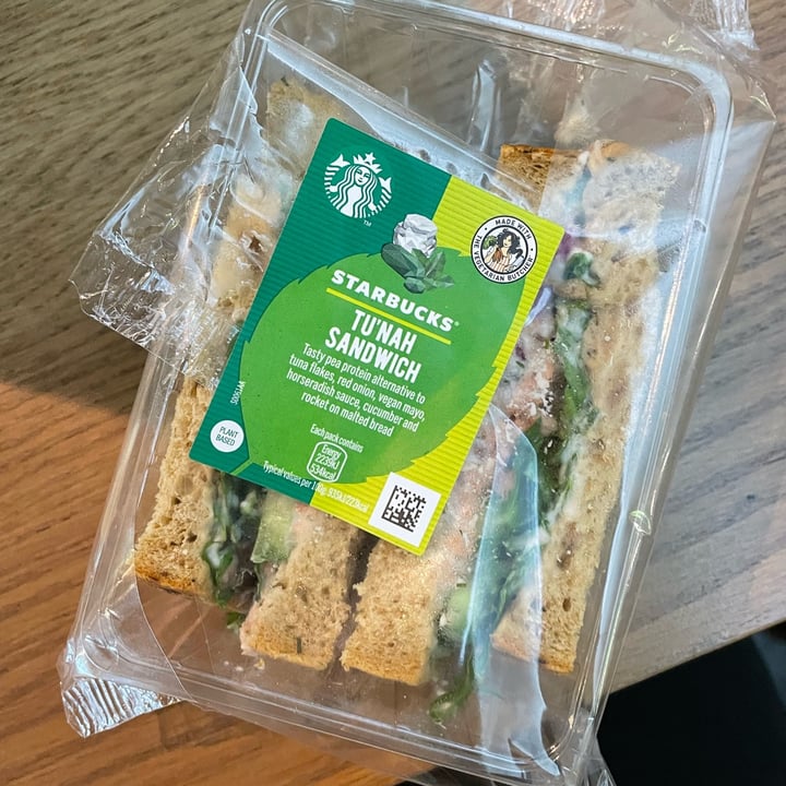 review photo of Starbucks Coffee tu’nah sandwhich shared by @callyjoart on 28 Apr 2022 - review
