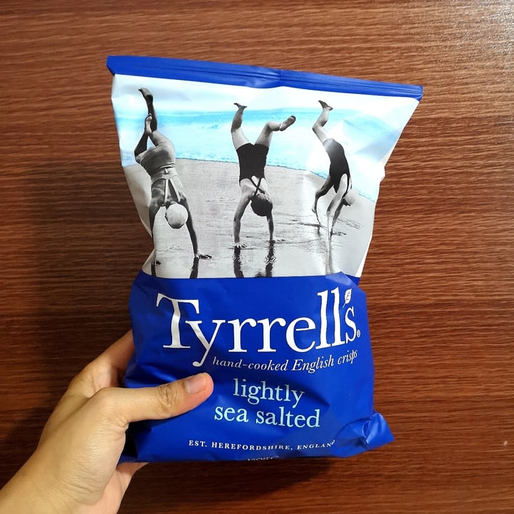 photo of Tyrrell's Lightly sea salted crisps shared by @raffymabanag on  07 Oct 2021 - review