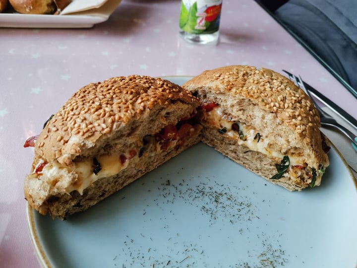 review photo of Veg&bake Selladito De Queso Tomate Y Albahaca shared by @camila1986 on 29 Jan 2020 - review