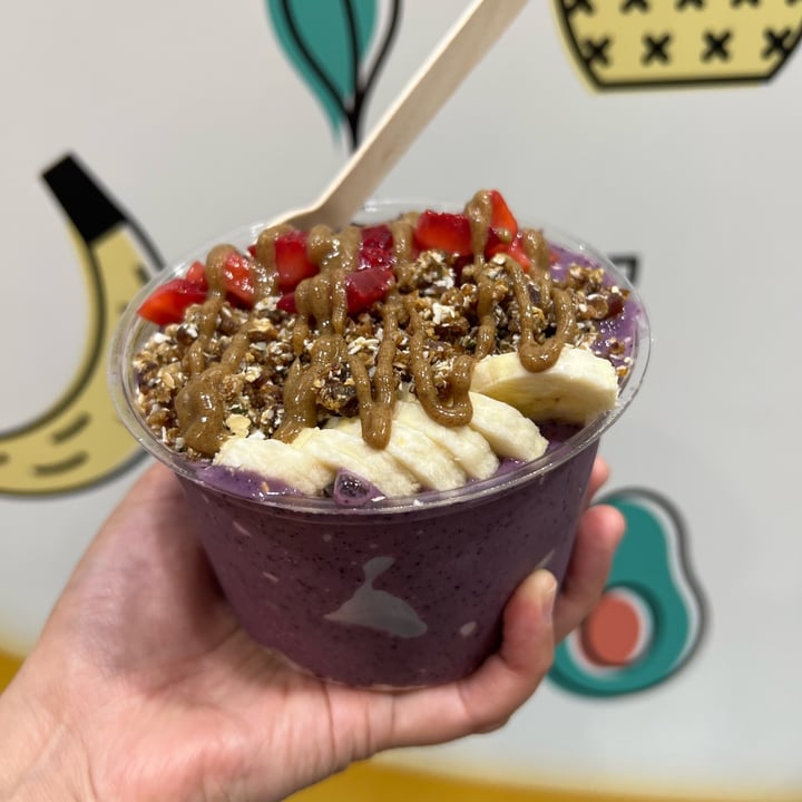 review photo of Stormy's Food Truck Berry yummy Smoothie Bowl shared by @vanessaainsley on 06 Jun 2022 - review