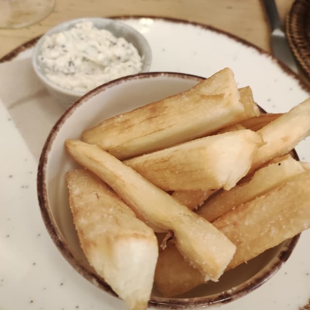 Foto do prato “Yuca Crujiente”