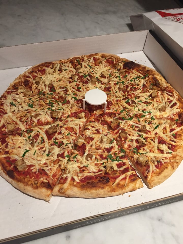 photo of Cruzer Pizza Vegan chicken pizza shared by @mallory17 on  05 Oct 2018 - review