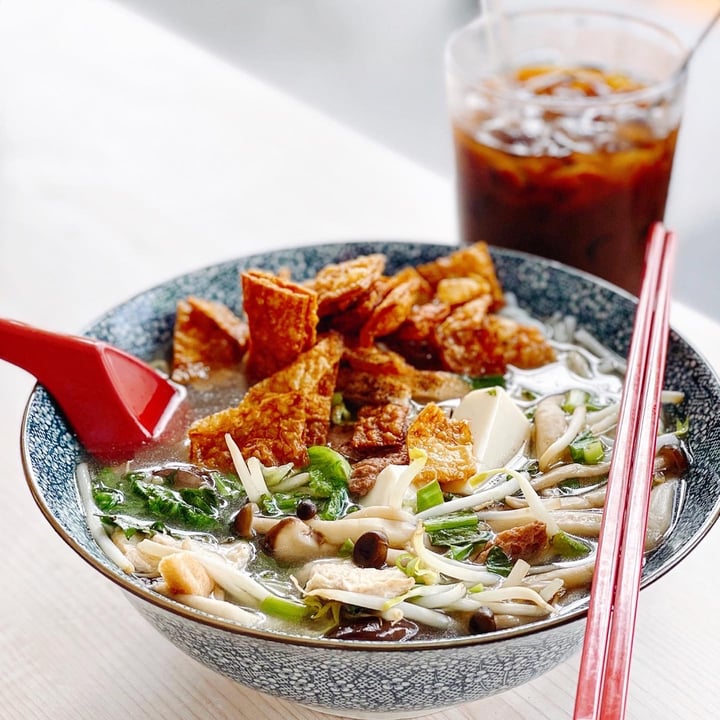 photo of Bun Hue Cafe Ban Hue Soup Noodles shared by @veggiexplorer on  16 Jan 2022 - review