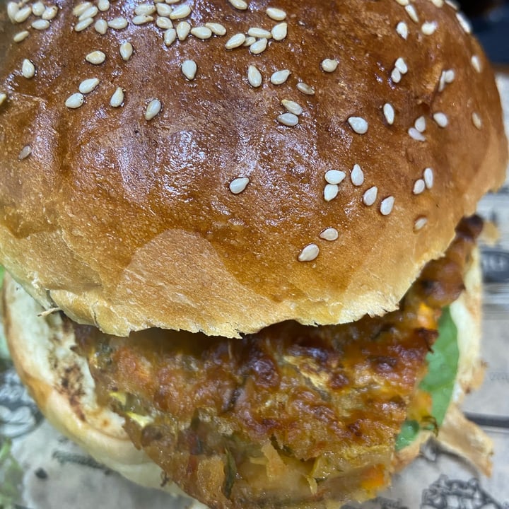 photo of Juicy Burger - Greek Cuisine & Burgers Hamburgher Vegano shared by @federego77 on  23 Apr 2022 - review